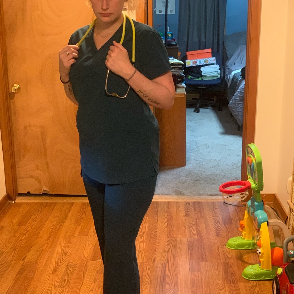 CARDINAL BLUE | SCRUB TOP | AVE